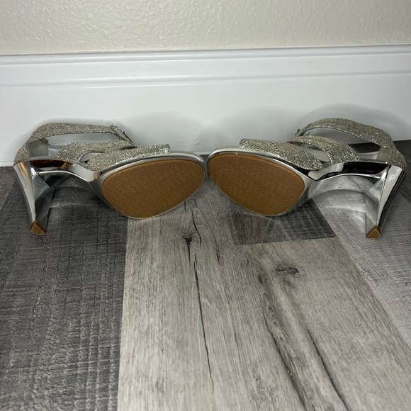 Michael Kors Berkley T-Strap Sandles Size 8 - Picture 4 of 5